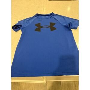 Boys Medium Under Armour Dry Fit Tee